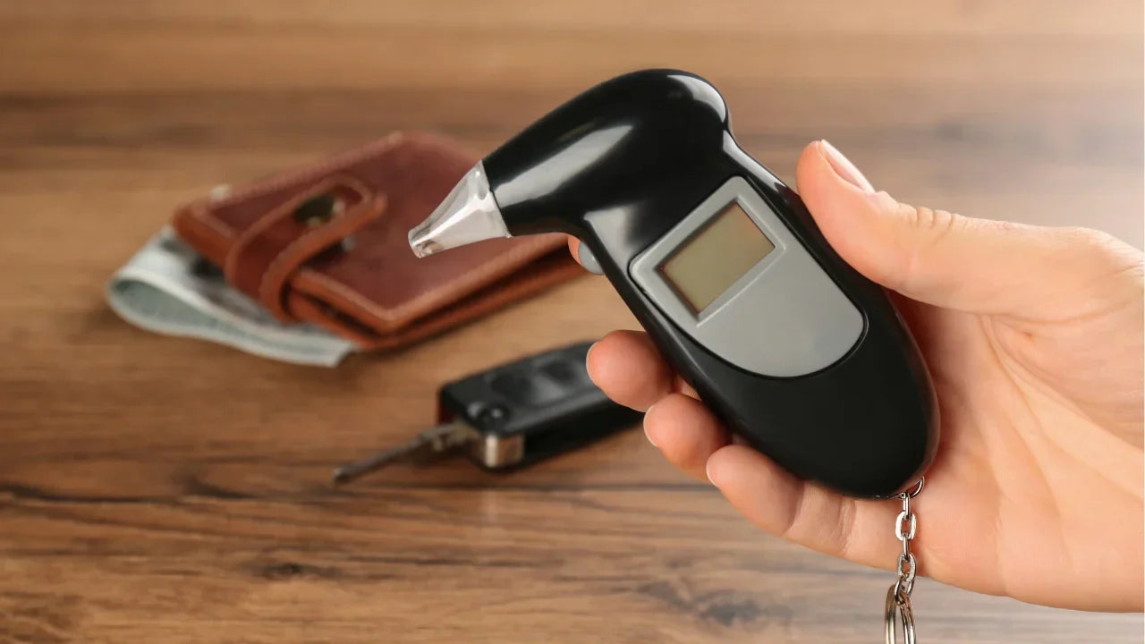 เครื่องเป่าแอลกอฮอล์ทำงานอย่างไร? ระบบเซ็นเซอร์และการวัดระดับแอลกอฮอล์